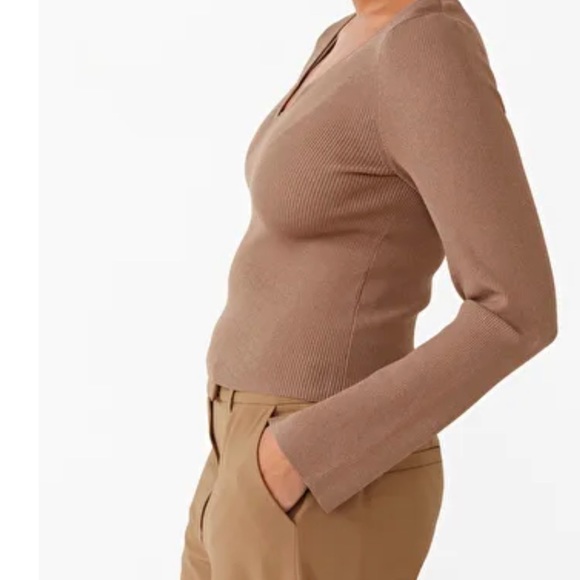 🔥DESIGNED IN LOS ANGELES Fitted Top🫶 - Picture 4 of 8